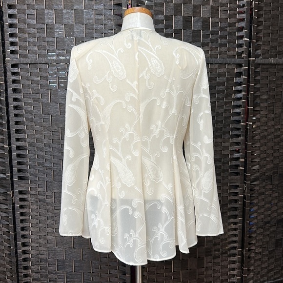 R&M Richards Vintage Paisley Print pearl blouse size 8 medium with tail - Picture 12 of 12